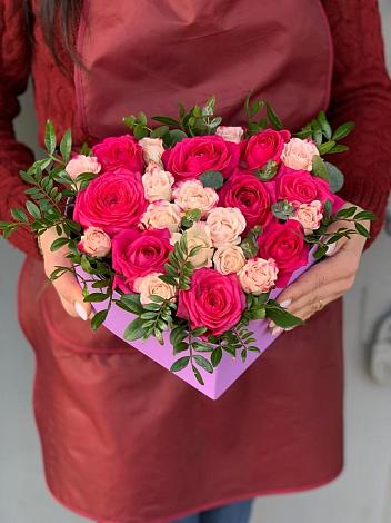 Цветочная композиция из Розы в коробке в Домбае