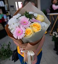 Букет цветов из:  Герберы, Розы и Хризантемы в Домбае