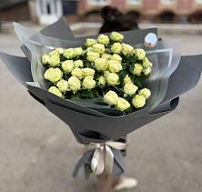 Букет Белые кустовые розы Солинеро в Домбае