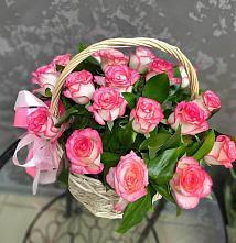 Цветочная композиция из Розы в корзине в Домбае