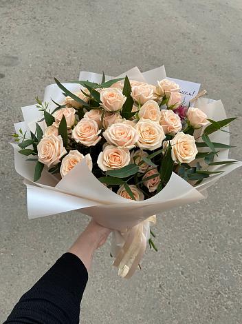 Букет Кремовые розы Латте в Домбае
