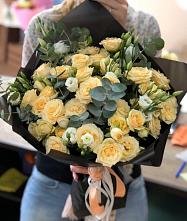 Букет цветов из:  Розы и Лизиантусы в Домбае